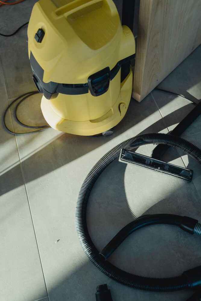 Industrial wet/dry vacuum and hose ready for use